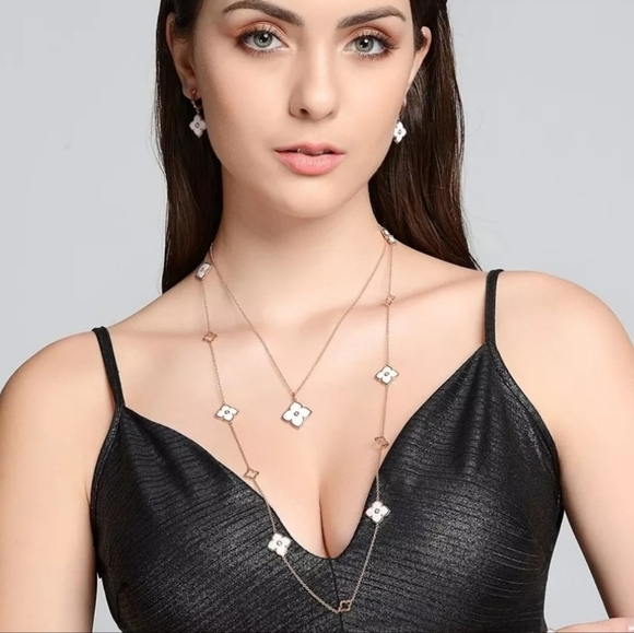 Mother of Pearl Flower Necklace and Sterling Silver and 2 pair of earrings set - Picture 1 of 7